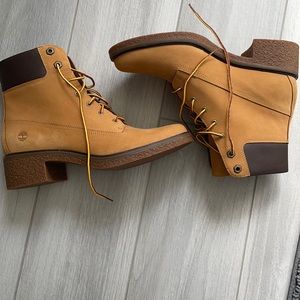 Women’s Timberlands tan size 8.5
